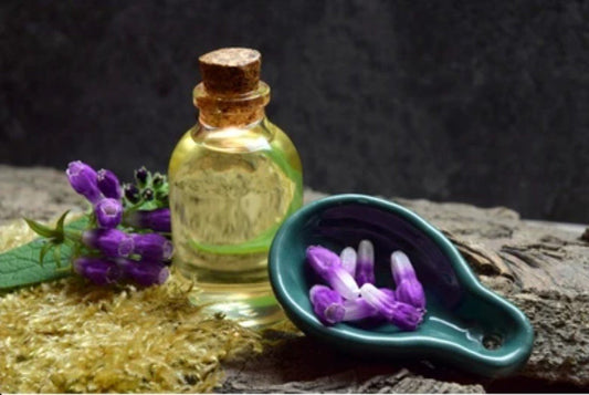 Comfrey Oil Benefits: Should You Choose a Balm or an Infused Oil?