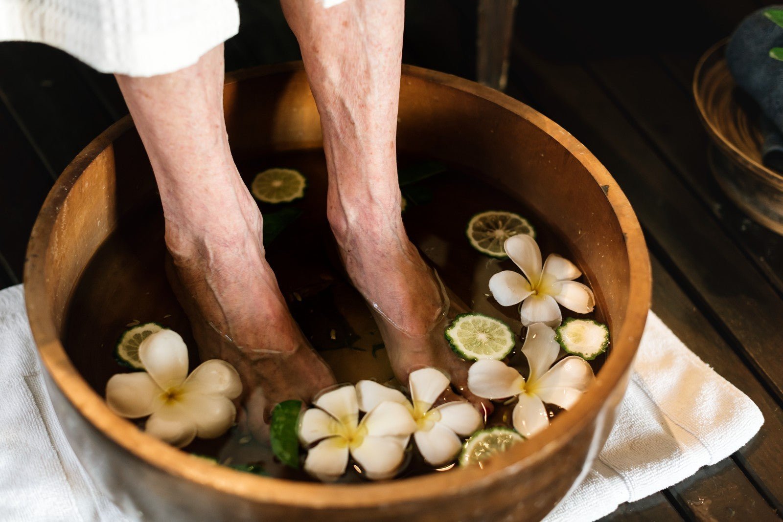 Foot Spa Oils Treatment Tea Tree Oil Nail Fungus Antifungal Foot Soak Dry Feet - Herbalshire Handmade Herbal Products