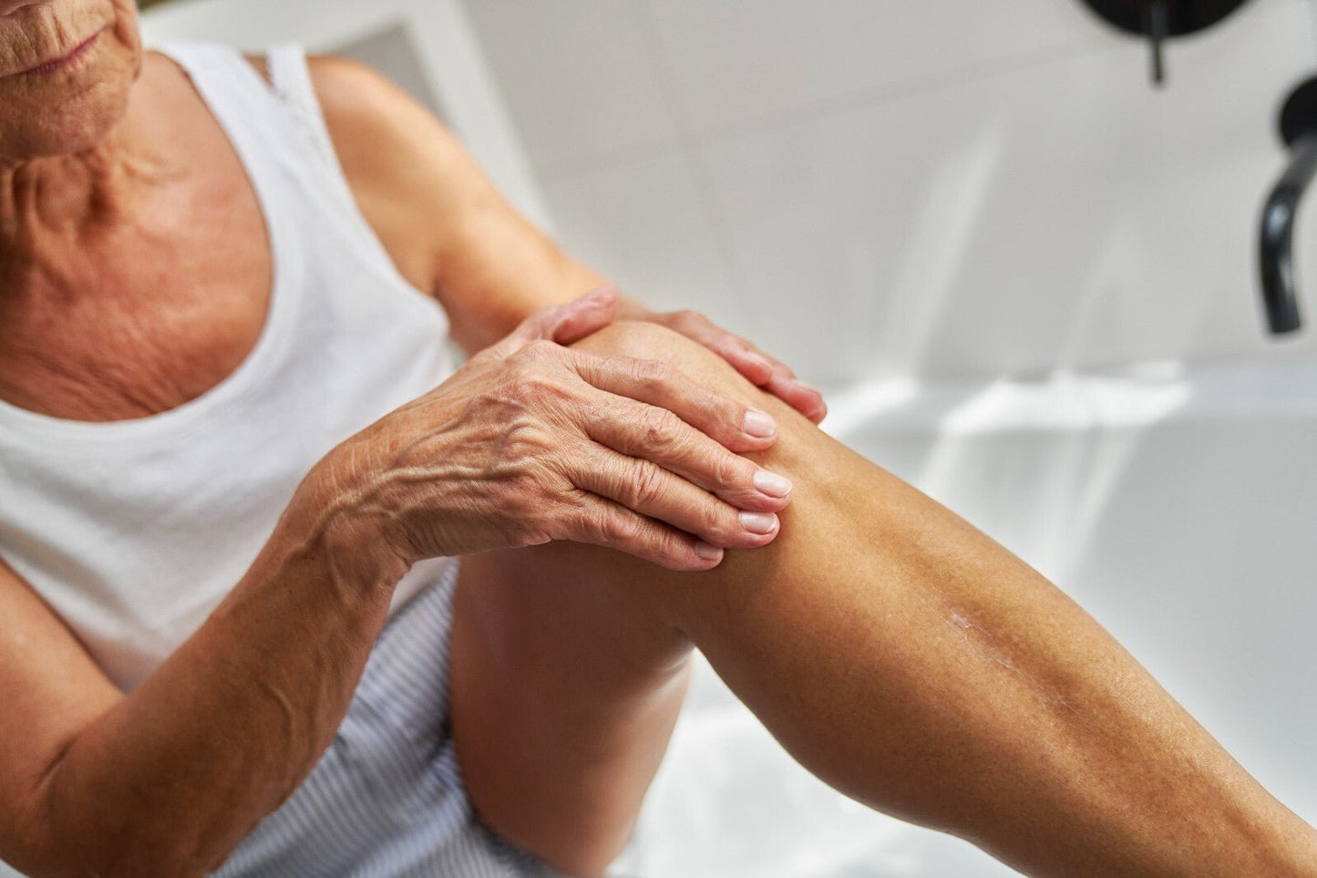 Osteoarthritis Knee Joint Pain Relief Oil – Natural O.S.T. Massage Blend - Herbalshire Handmade Herbal Products