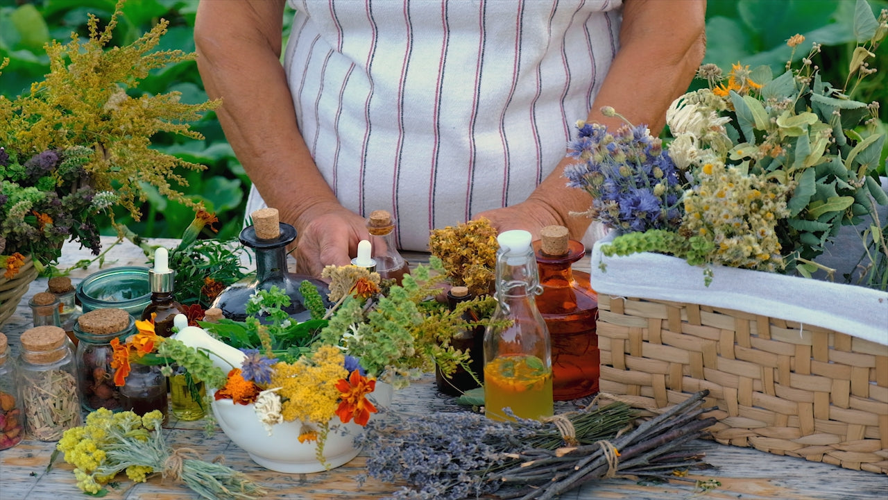 Natural herbal Oil For Easing The Pain Of Frozen Shoulder.